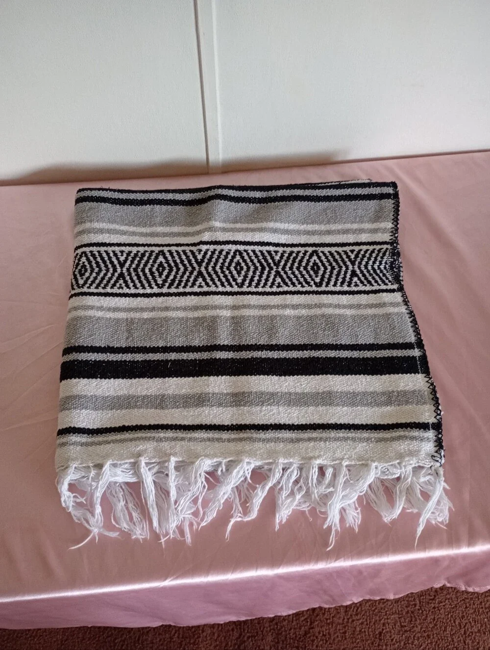 Black Canyon Outfitters Throw Blanket Mexican Falsa White Fringed 38x68